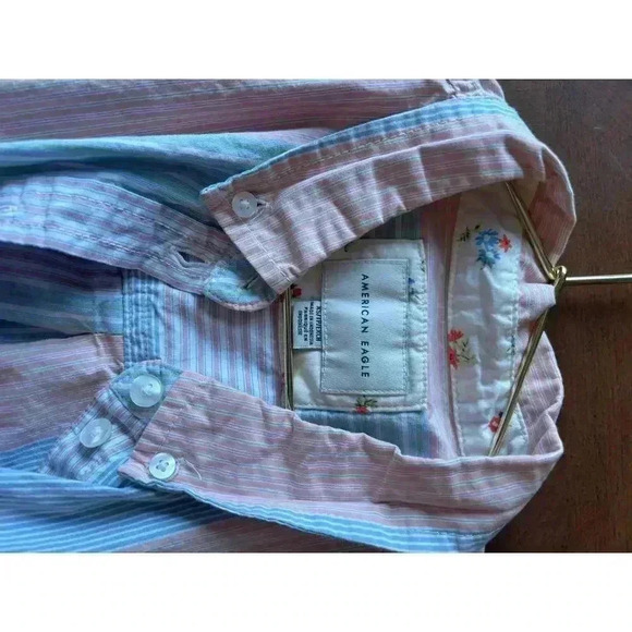 America Eagle cropped button down striped top size XS in excellent condition - Picture 3 of 9